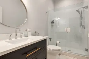 Spacious & Elegant Old Town Duplex - Image 5