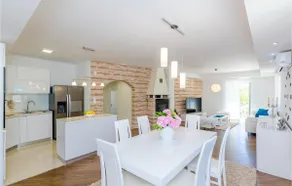 Luxurious Home In Gromaca - Image 5