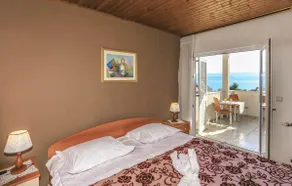 Gorgeous Apartment In Omis With Wifi - Image 4