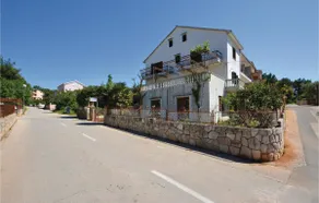 1 bedroom beach front apartment in Vrboska - Image 5