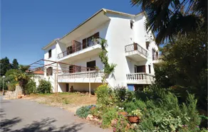 1 bedroom beach front apartment in Vrboska - Image 3