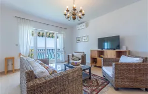6 bedroom stunning home in Dugi Rat - Image 3