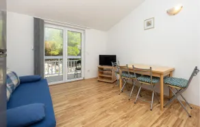 Beautiful apartment in Lokva Rogoznica with WiFi - Image 4