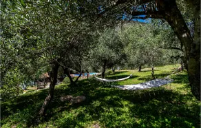 Two-Bedroom Apartment In Trstenik - Image 4