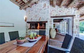 Two-Bedroom Apartment In Trstenik - Image 5