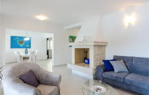 Awesome apartment in Prizba with swimming pool - Image 4