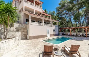 Awesome apartment in Prizba with swimming pool - Image 2