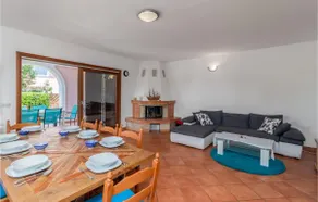 Stunning Home In Dobrinj - Image 4