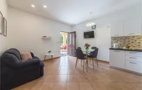 2 Bedroom Stunning Apartment In Labin - Image 2