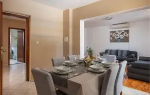 3 Bedroom Beautiful Home In Labin - Image 4