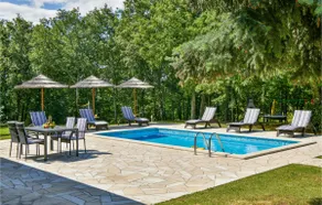 3 Bedroom Beautiful Home In Labin - Image 2