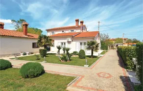 Beautiful Home In Rebici With Sauna - Image 4