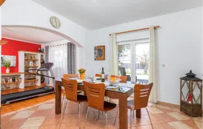 Luxurious home in Gajana - Image 5