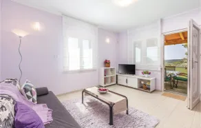 Beach front home in Peruski - Image 3