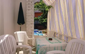 2 Bedroom Lovely Apartment In Pula - Image 4