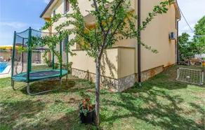 8 Bedroom Awesome Home In Pula - Image 5