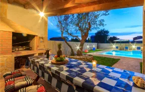 8 Bedroom Awesome Home In Pula - Image 3