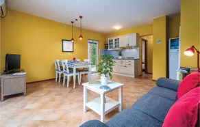 Amazing Apartment In Umag With Wifi - Image 2