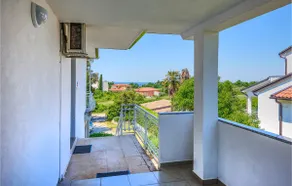 Awesome Apartment In Umag With Wifi - Image 5