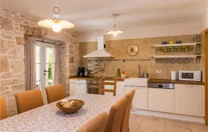 Amazing Home In Liznjan With Kitchen - Image 4
