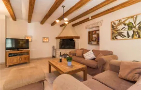 Amazing Home In Liznjan With Kitchen - Image 3