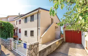 Beautiful Apartment In Dramalj With Wifi - Image 2