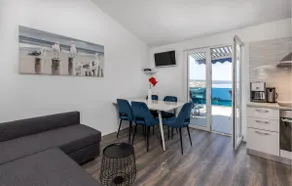 2 Bedroom Stunning Apartment In Dramalj - Image 4