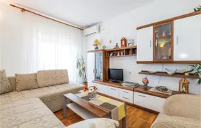 3 Bedroom Stunning Apartment In Senj - Image 3