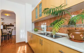 3 Bedroom Stunning Apartment In Senj - Image 4