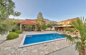 Stunning Home in Kastel Kambelovac With 4 Bedrooms, Wifi and Outdoor Swimming Pool - Image 2