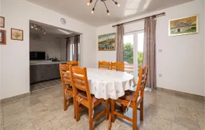 Six-Bedroom Holiday Home In Barban - Image 4