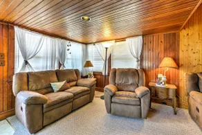 Breezy Ship Bottom House w/ Yard + Beach Access! - Image 5