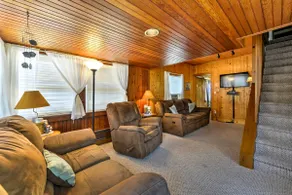 Breezy Ship Bottom House w/ Yard + Beach Access! - Image 3