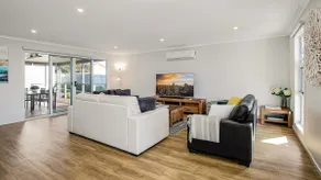 A Perfect Ten - Cowes, VIC - Image 2