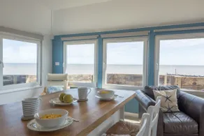 Wyndham Beach House est un bungalow moderne qui se trouve au sommet de la plage - Image 4