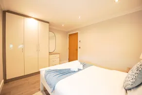 Malthouse Court - 2-Bed 2-Bath w/ Balcony - Image 5