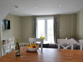 White House Cottages - Image 2