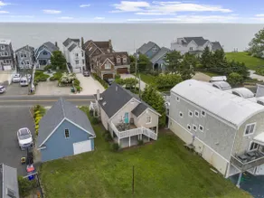 Charming Fairfield Beach Cottage - Image 3