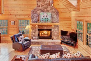 Cabin tucked in the trees with private hot tub, la - Image 5