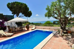 Chalet rustique avec piscine privée près de la plage - Image 4