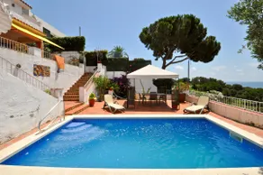 Chalet rustique avec piscine privée près de la plage - Image 3