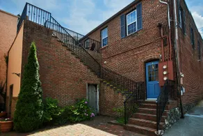 Park-View- Charming Apartment in the Heart of Town - Image 2