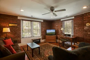 Park-View- Charming Apartment in the Heart of Town - Image 5