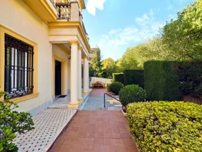 VILLA VICTORIA BARCELONA - ELEGANTE LUXUSVILLA MIT POOL, JACUZZI UND GARTEN - Image 3