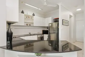 Ideal Cbd Location With Harbour Views Pool Gym & Bbq - Image 4
