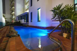 Ideal Cbd Location With Harbour Views Pool Gym & Bbq - Image 5