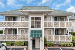 Shorehaven Lakefront & Steps to Beach w Pool and Grill - Image 5