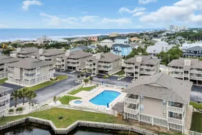 Shorehaven Lakefront & Steps to Beach w Pool and Grill - Image 3