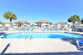 Shorehaven Lakefront & Steps to Beach w Pool and Grill - Image 2