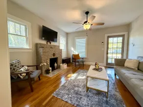 Jacksonville 2-BR Bungalow | Sauna & Dog-Friendly - Image 2